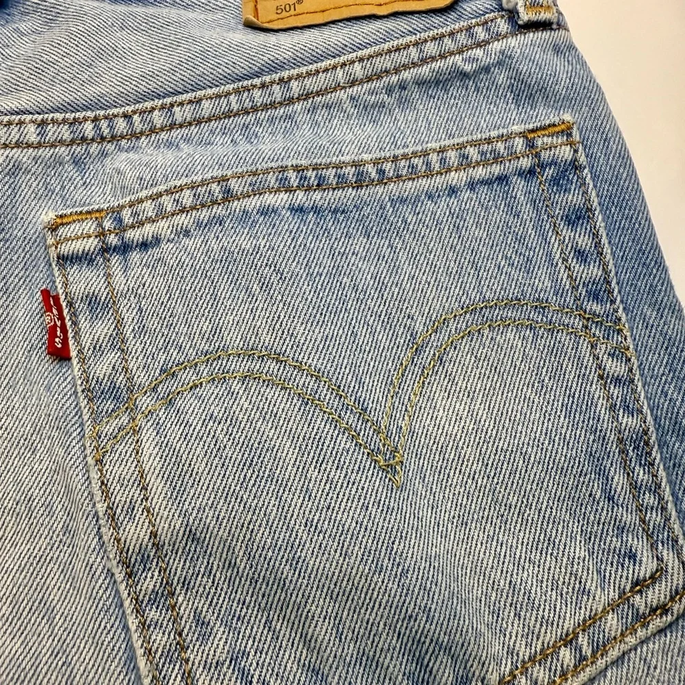 Levi's Jean Shorts Mid Rise 501 Red Tag Distressed Blue Denim Fringe Women 25 - Picture 7 of 16